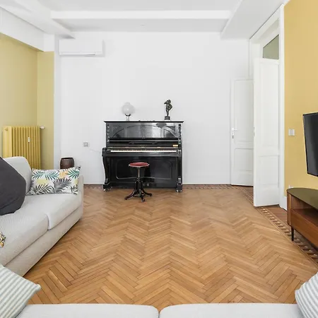 Carracci Luxury Apartman Bologna