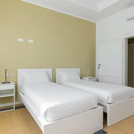 Carracci Luxury
