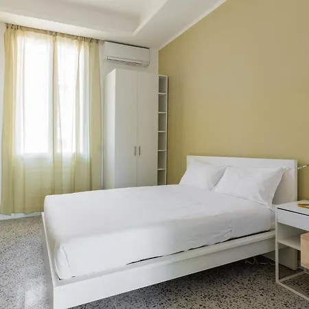 Carracci Luxury *